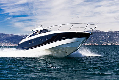 image of a boat leaving a marina in illinois