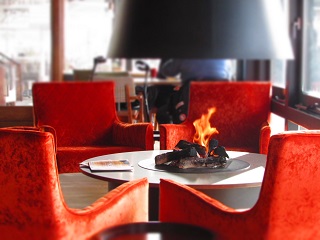 image of table firepit in restaurant in oak lawn, il