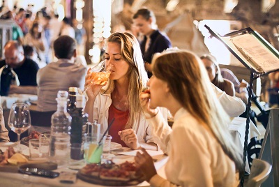 image of diners in an illinois restaurant